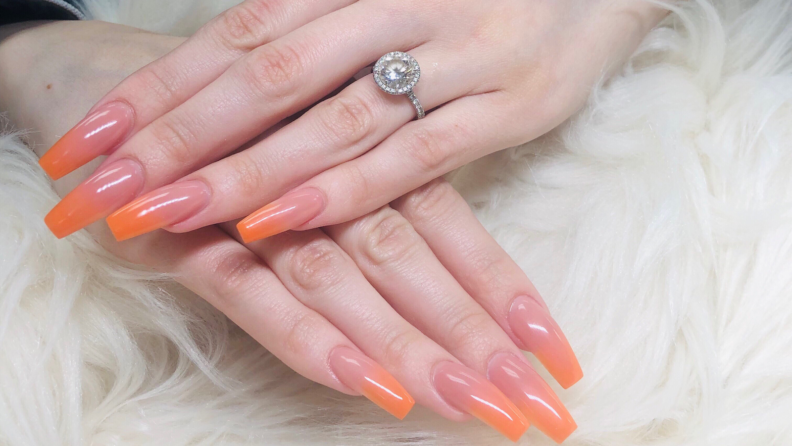 Chloe Nails logo